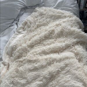 Luxurious Cream Bedding Blanket